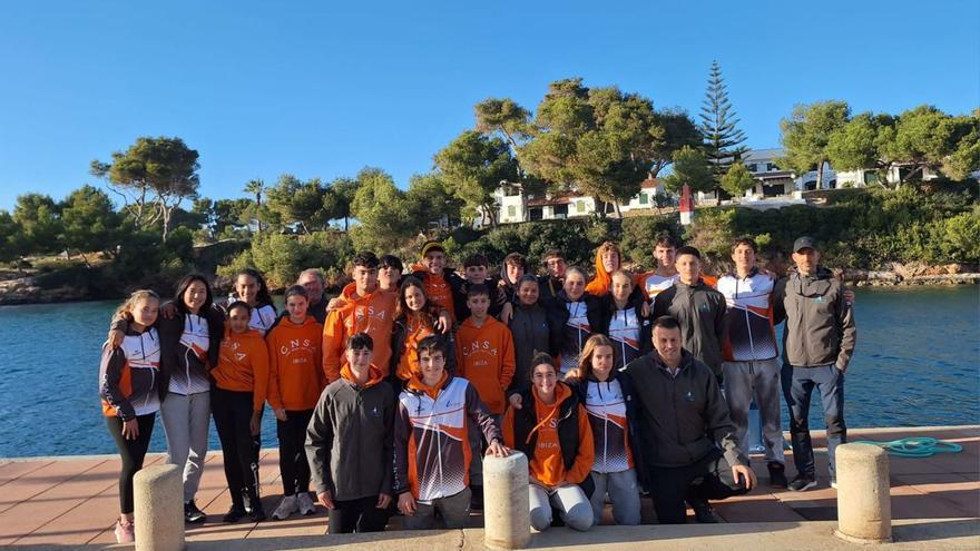 Imagen de grupo de la expedición de Es Nàutic a Ciutadella para la Copa Balear de Kayak de Mar.