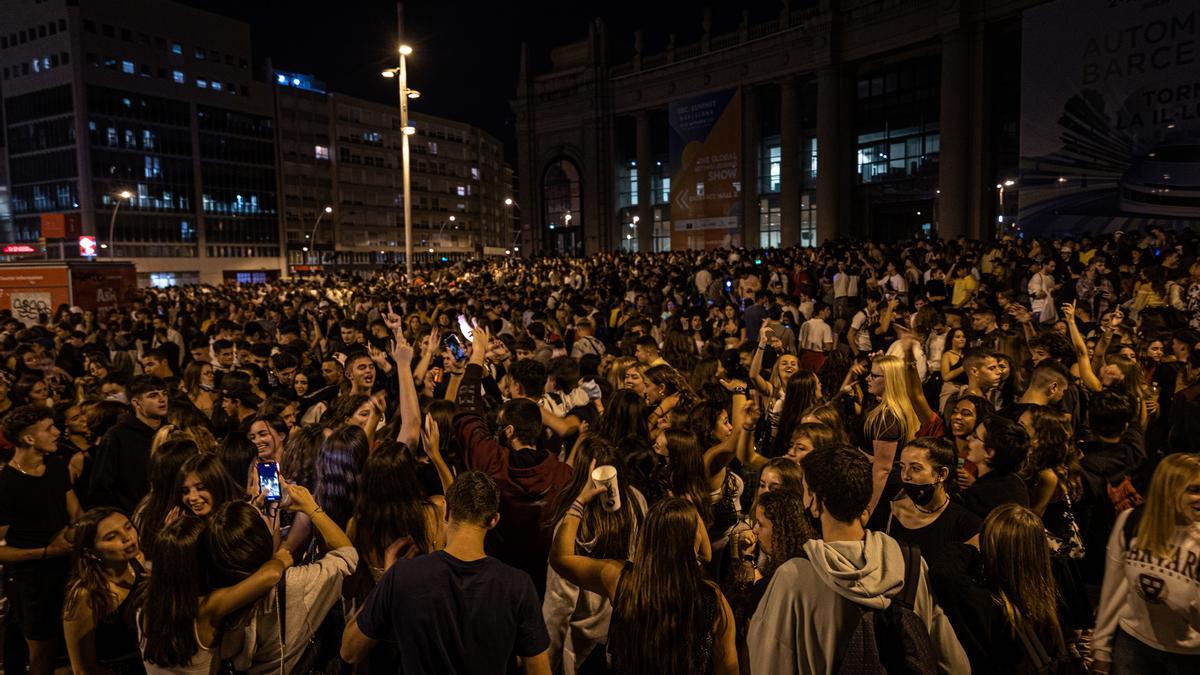 Botellón en la plaza de Espanya