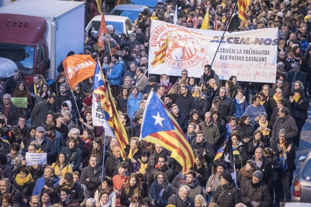 Milers de persones es manifesten a Manresa per la