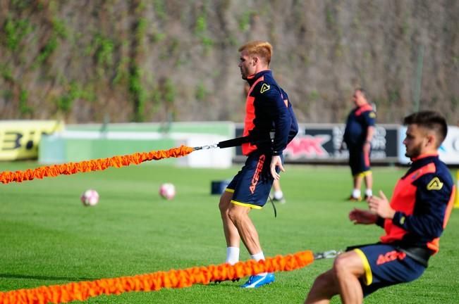 Entrenamiento de la UD Las Palmas en Barranco ...