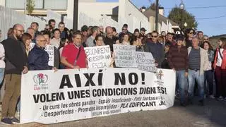 El colegio de Bocairent se concentra por la paralización de las obras de la nueva escuela