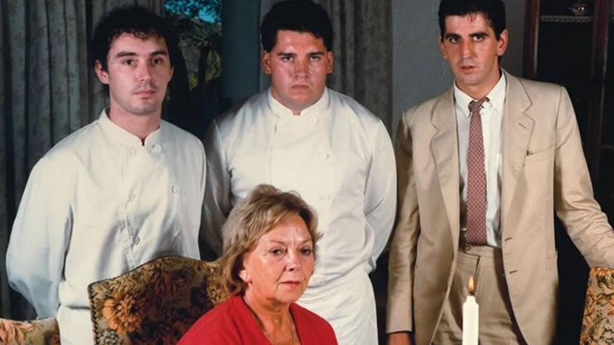 Ferran Adrià, el también cocinero Christian Lutaud, Juli Soler y Marketta Schilling, en El Bulli en 1984, cuatro años después del paso del primero por el Hotel Playafels.