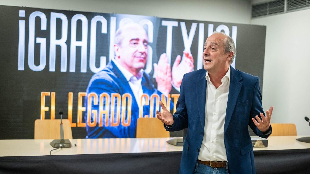 Txus Vidorreta, en su acto de despedida como entrenador del Canarias.