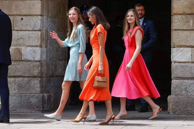 La reina Letizia junto a la princesa Leonor y a la infanta Sofía