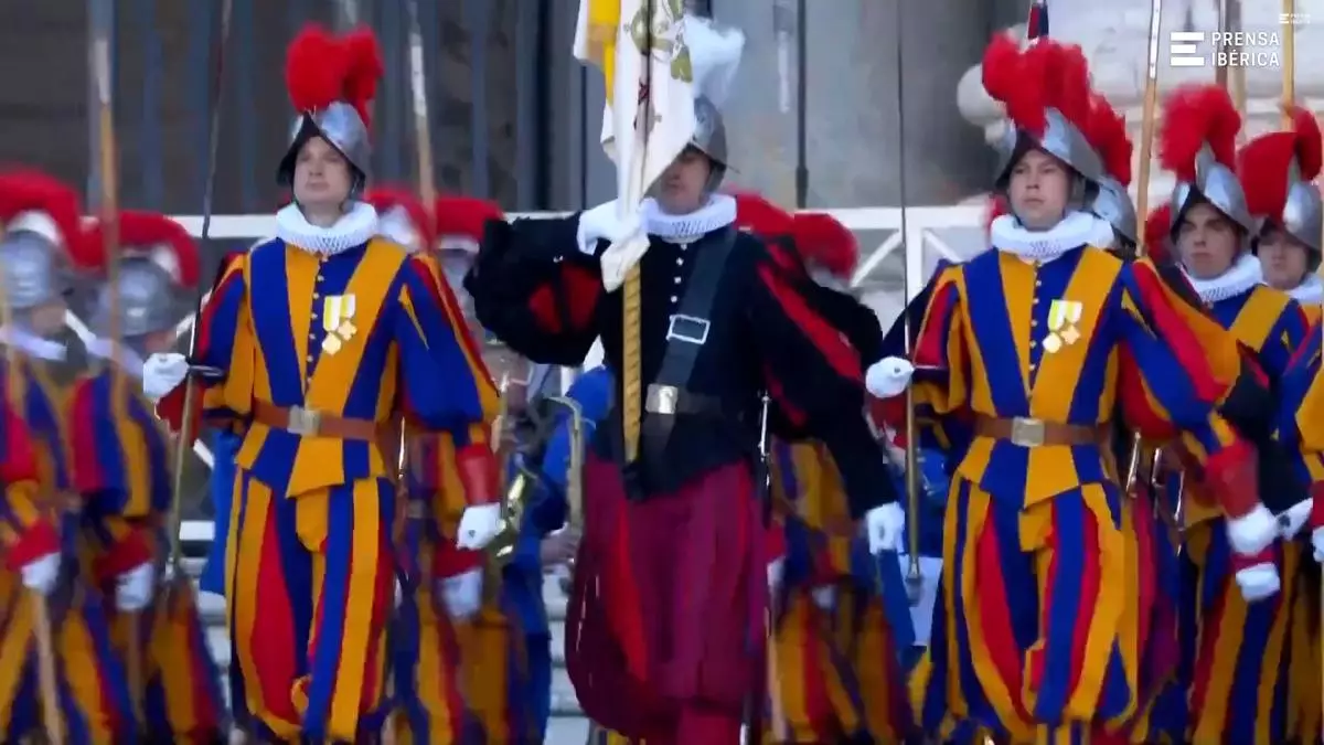 La Guardia del Vaticano se prepara para recibir, con música, al nuevo Papa