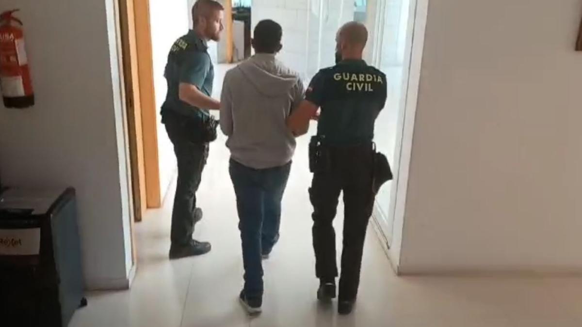 La Guardia Civil detiene al hombre buscado por intentar matar a puñaladas a su pareja en Albatera