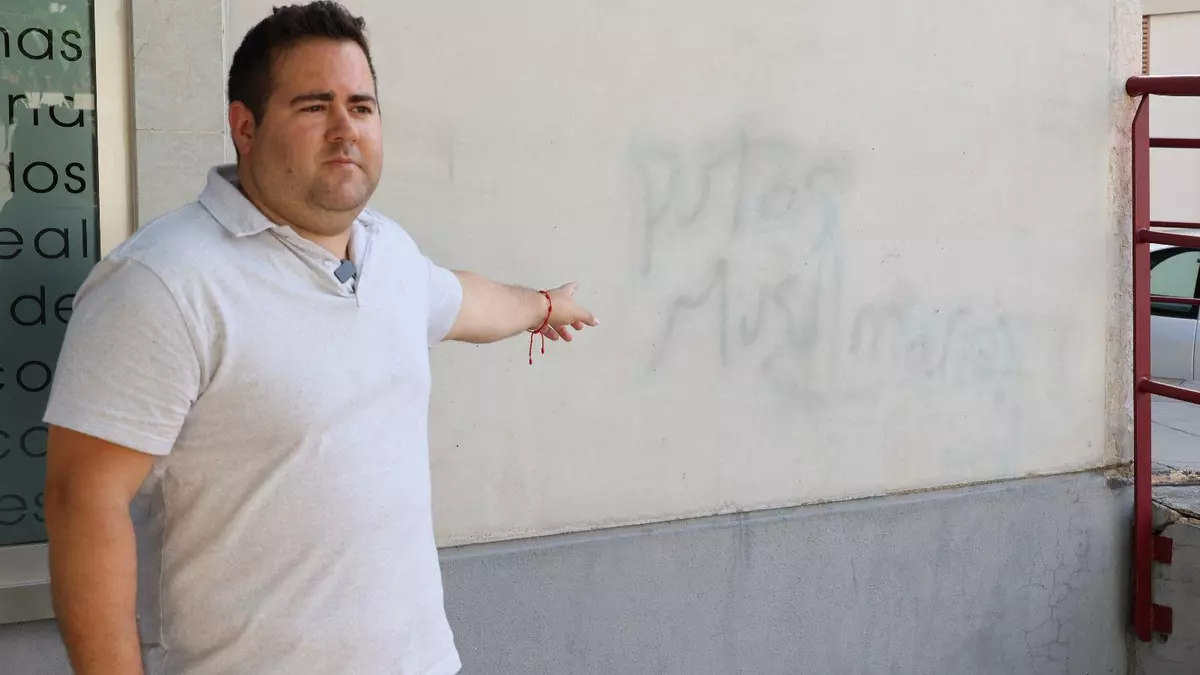 La Guardia Civil investiga pintadas xenófobas en Muro de Alcoy con mensajes como "putos musulmanes"