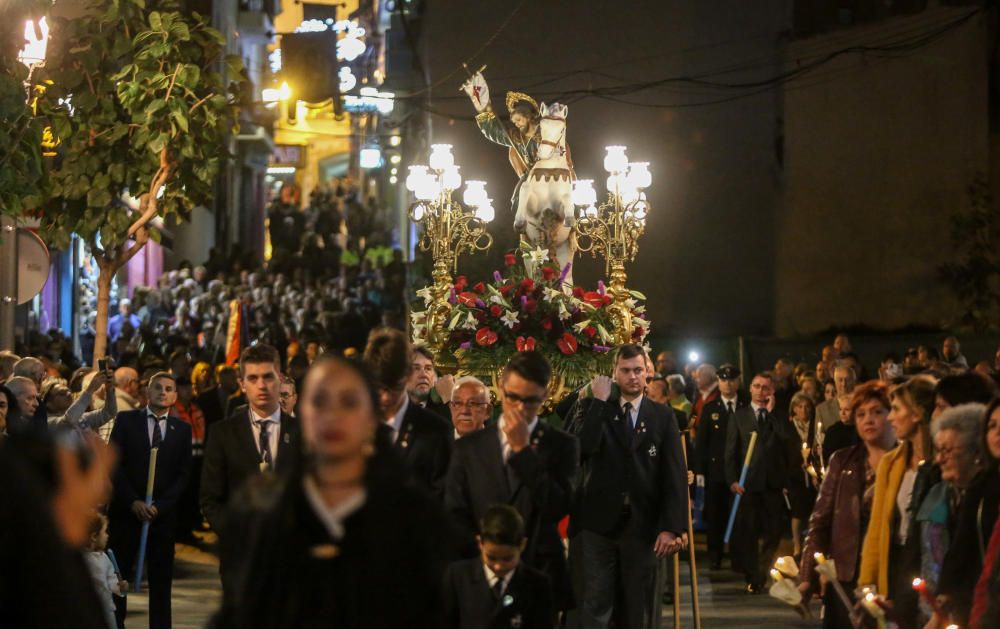 Varios momentos de la procesión que se celebró en honor al apóstol en Benidorm.