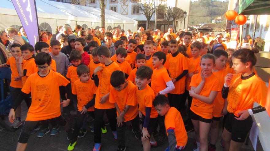 Cangas de Onís recuerda a Pepín Moro y a Andrea Alonso Galán en la multitudinaria carrera de Galbán