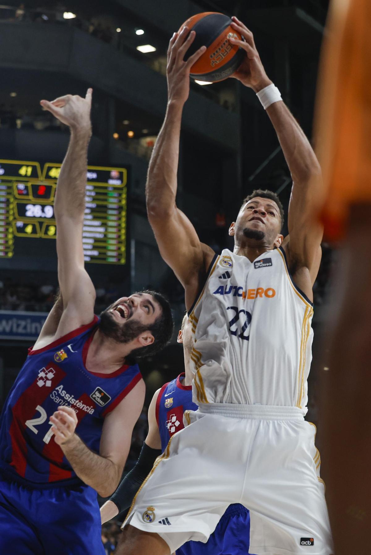 Real Madrid - Barça, segundo partido de semifinales del play-off de Liga Endesa, en imágenes.