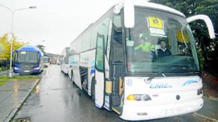 La Guardia Civil controla esta semana las 700 rutas escolares