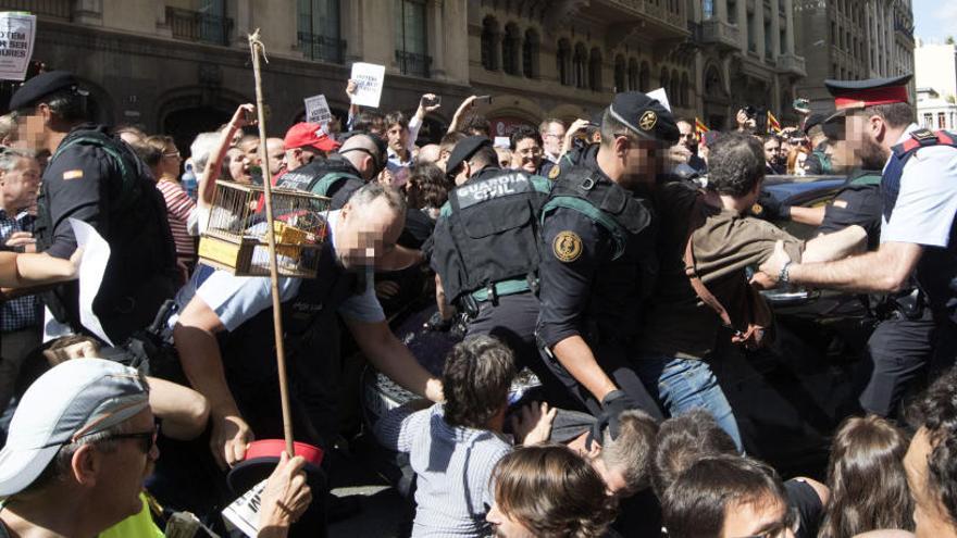 La Guardia Civil ordena a sus agentes que sigan en Cataluña.