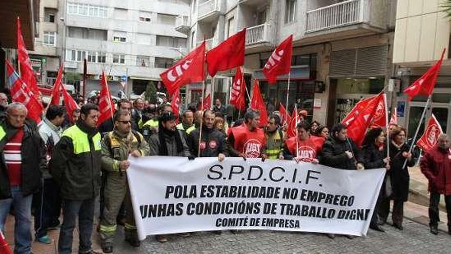 Trabajadores de Medio Rural concentrados ayer. // Iñaki Osorio