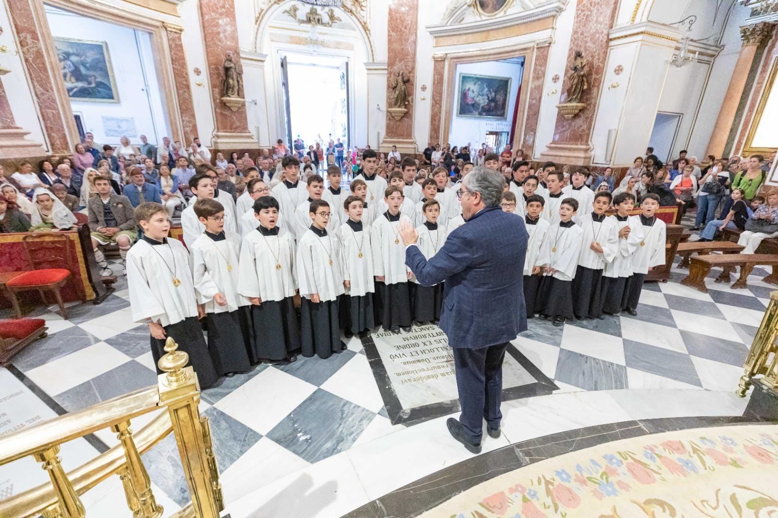 Las Fallas de la Federación de Especial se reunieron para celebrar la Misa de Acción de Gracias en la Basílica