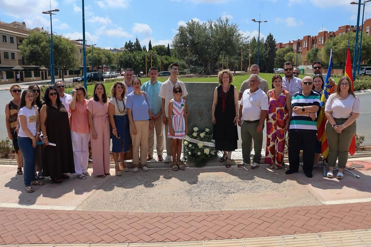 Al acto han asistido concejales populares, representantes de la sociedad civil y ciudadanos anónimos