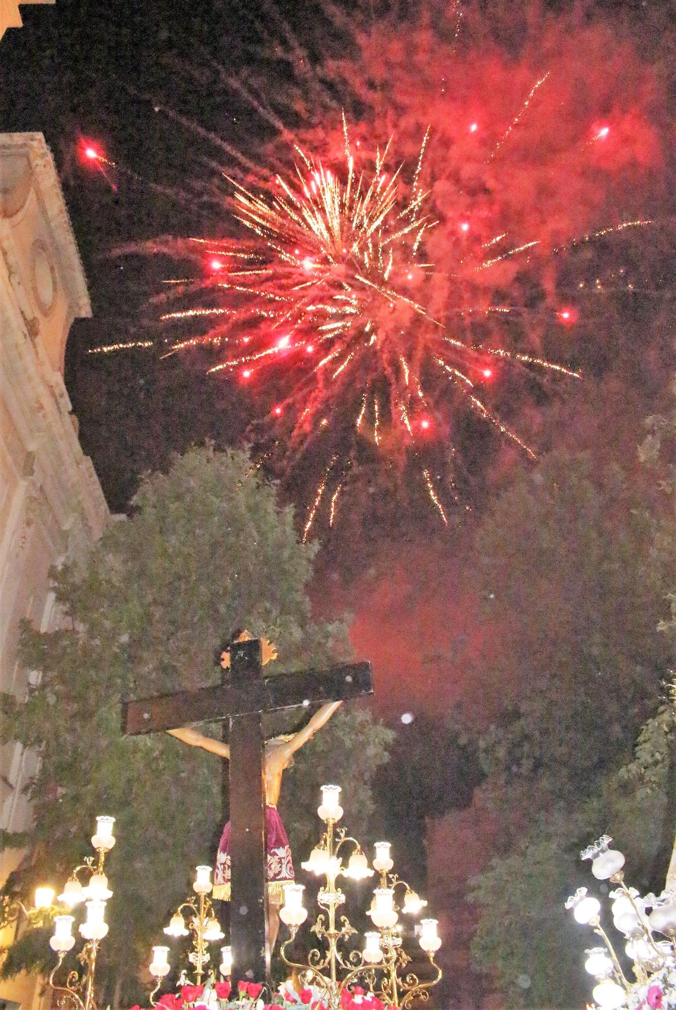 Carmen, Nerea, las cortes y las fallas de Zaidía acompañan al Cristo de la Fe