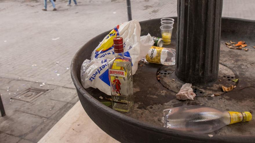 Restos de botellón en el Casco Antiguo