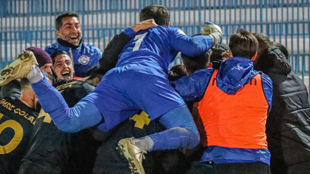 Los jugadores del Intercity celebran su victoria ante el Castellón