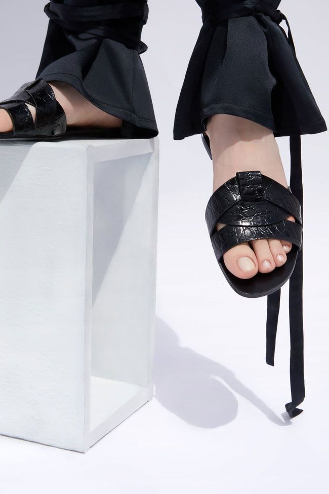 Estas sandalias planas de Zara son ya todo un 'best seller' de la firma -  Woman