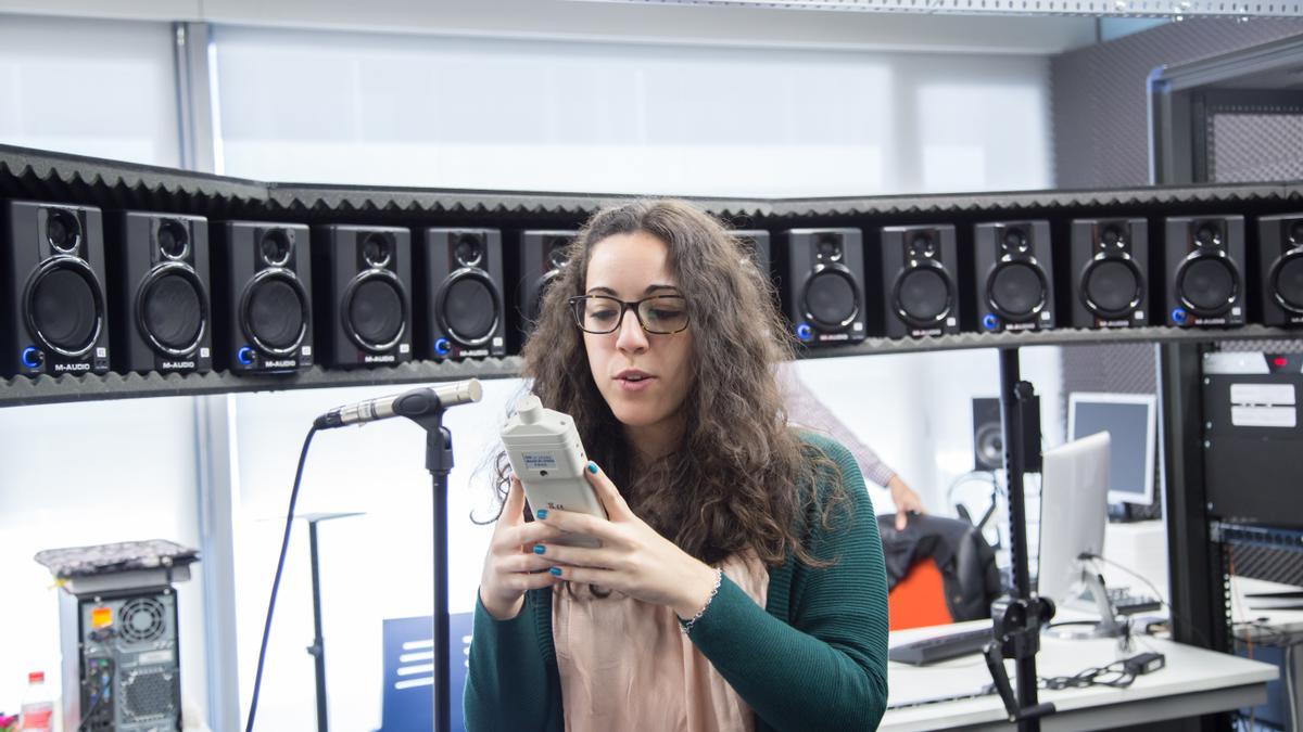 Alumna de una de las ingenierías que se imparten en la Universitat de València.