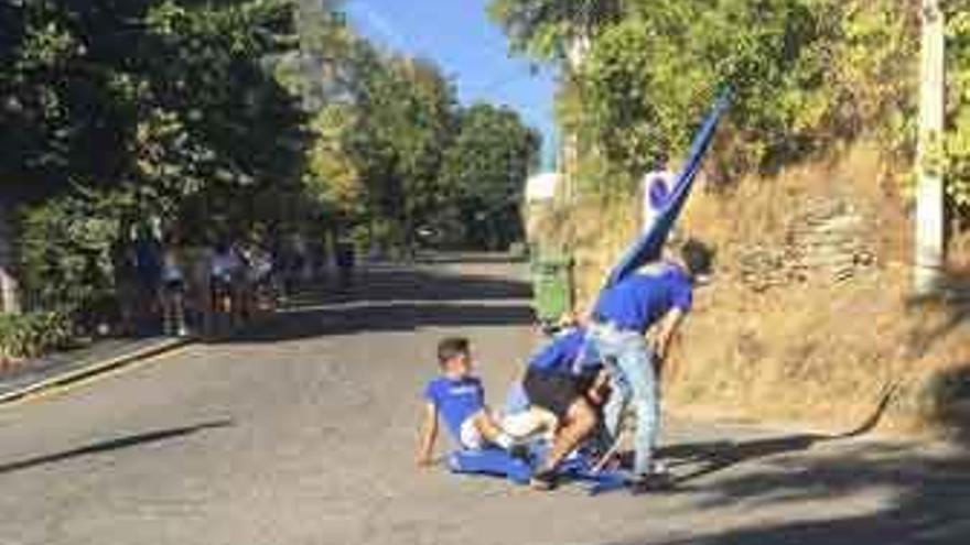 Animada carrera de carros con cojinetes en las fiestas de Las Victorias de Puebla