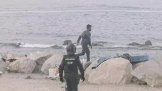 Trump acusa a España de quedarse de brazos cruzados ante los migrantes que "se abalanzaron" contra Ceuta
