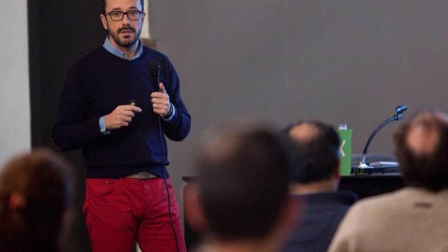 Ignacio Blanco, durante la conferencia que ofreció ayer en el Club Prensa Asturiana de LA NUEVA ESPAÑA.