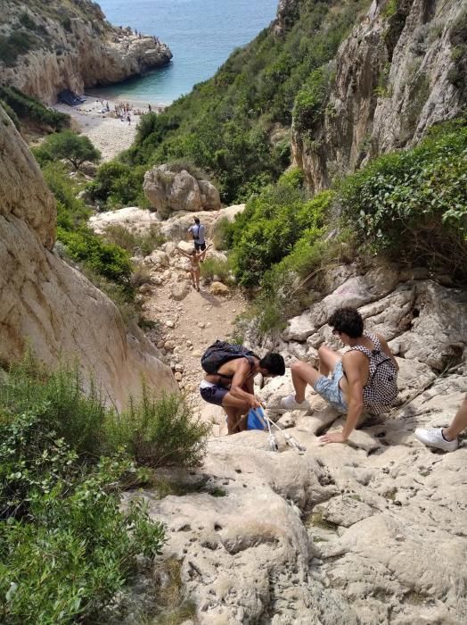 Mil peripecias para llegar a las calas de la Marin