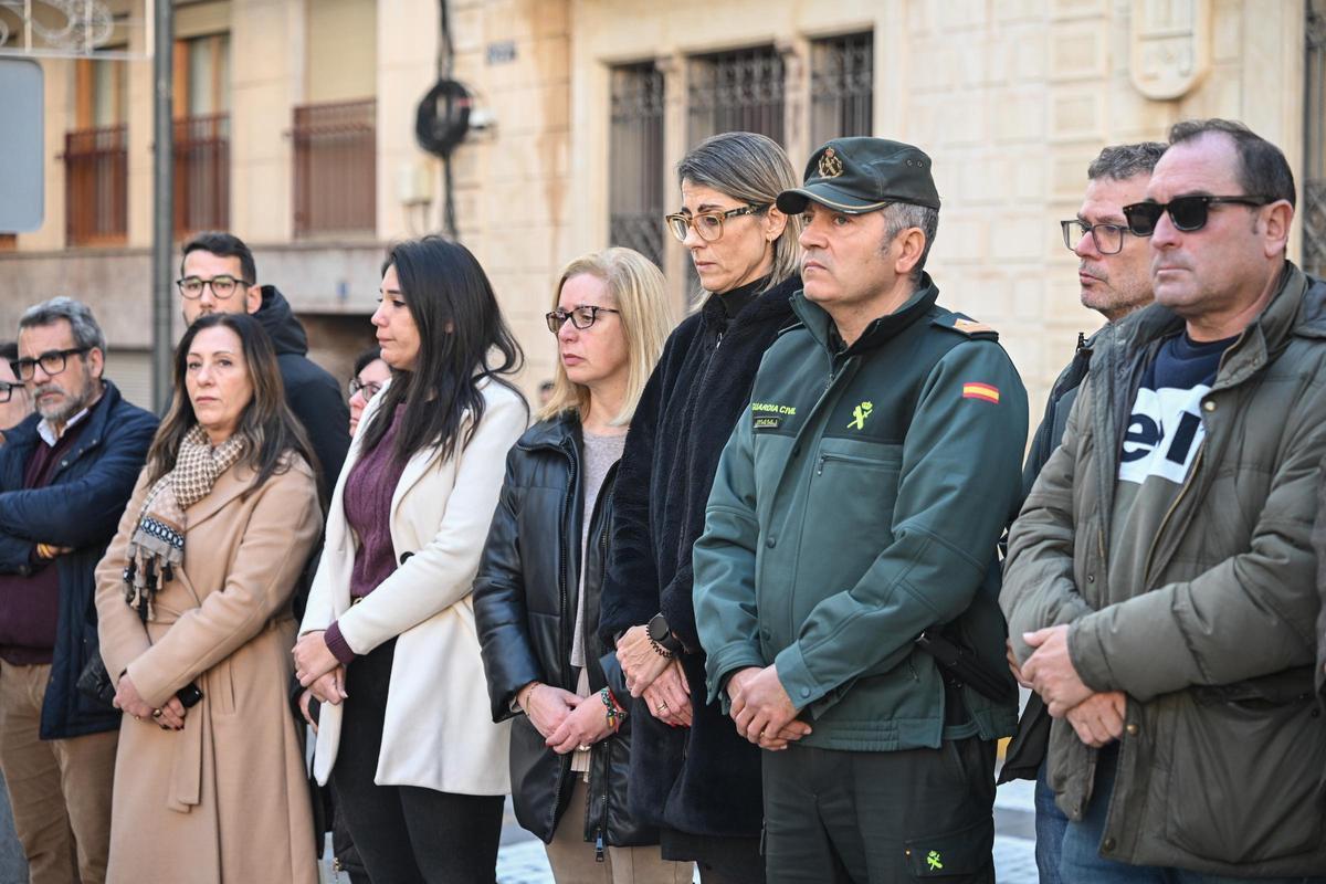 Minuto de silencio en Crevillent por la joven fallecida en un incendio