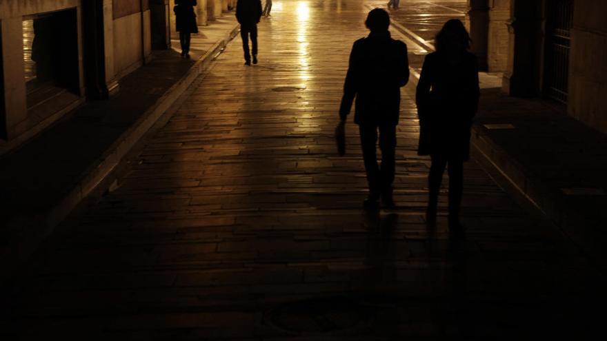 Apagón de luces en Gijón con motivo de &quot;la Hora del Planeta&quot;.