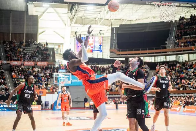 El Leyma arrolla al Cantabria (102 - 67)