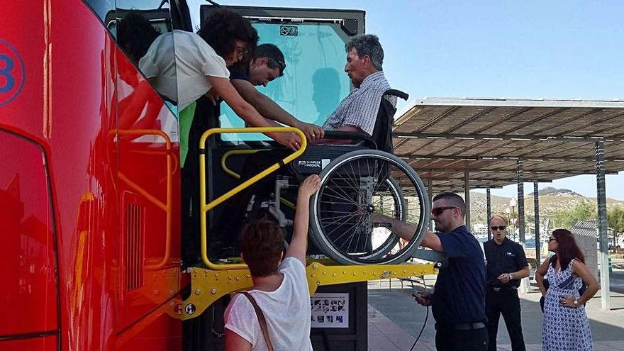 El Govern sanciona 30 casos de mal servicio a discapacitados en el transporte por carretera