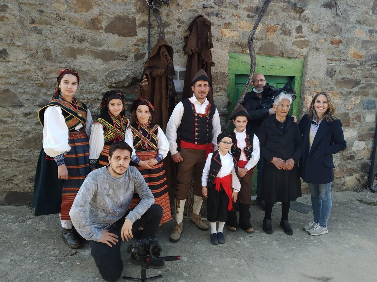 Equipo de España Directo y vecinos de Aliste.