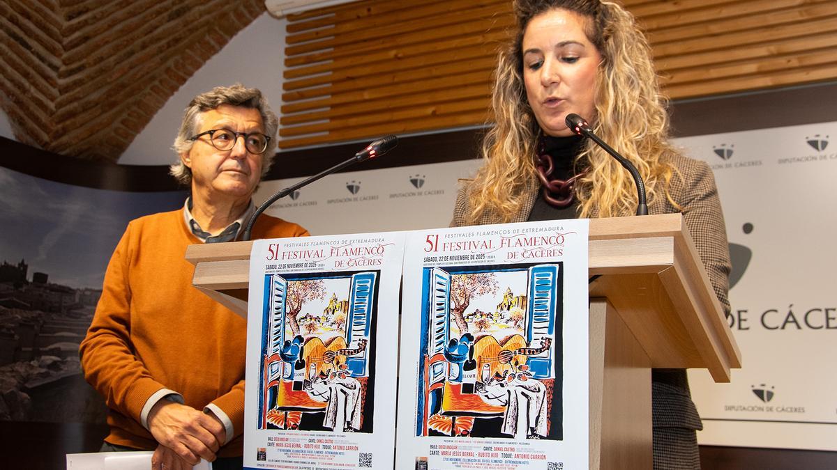 De izquierda a derecha: Pepe Chávez, presidente de la Peña Amigos del Flamenco de Extremadura, y Sheila Martín, diputada delegada de Políticas Sociales.