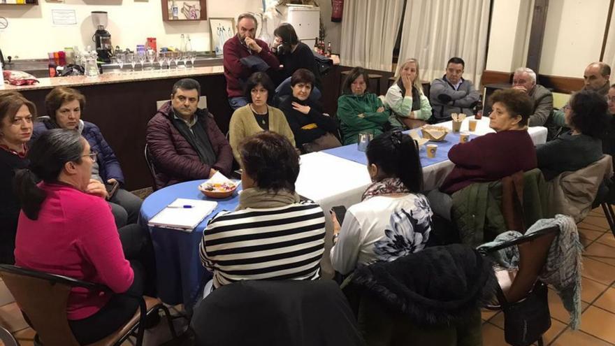 Reunión para preparar la gala solidaria de Ponte Caldelas.   | // FDV