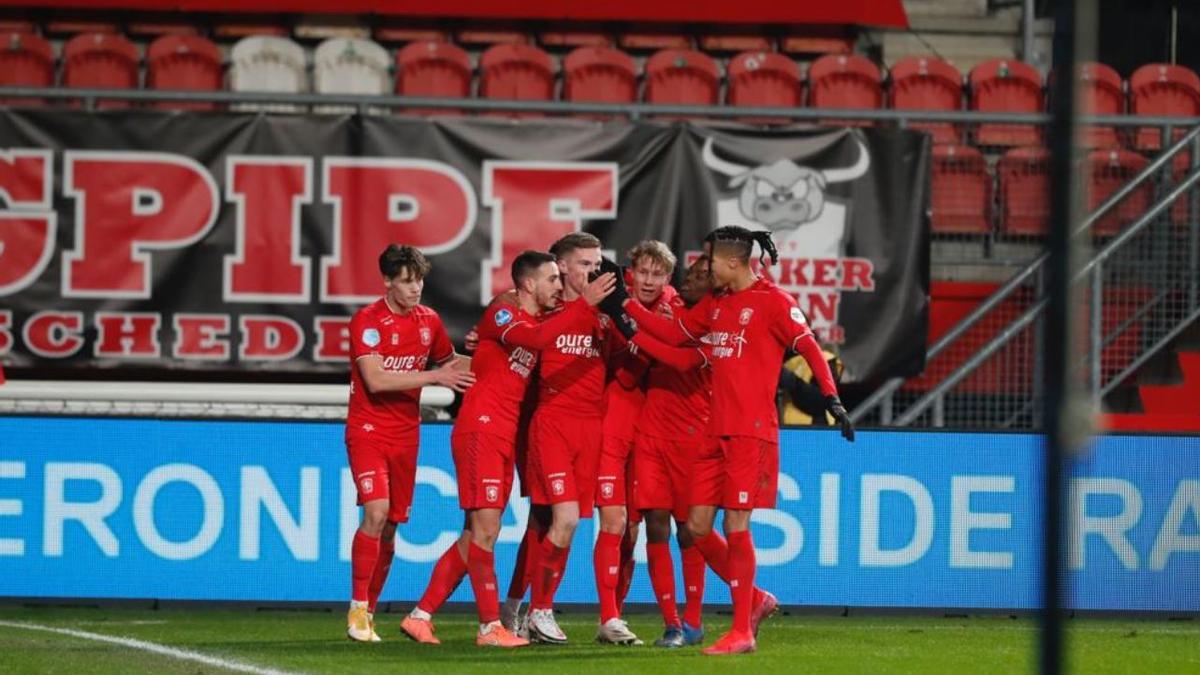 Los futbolistas del Twente celebrando el gol que puso el empate a 1