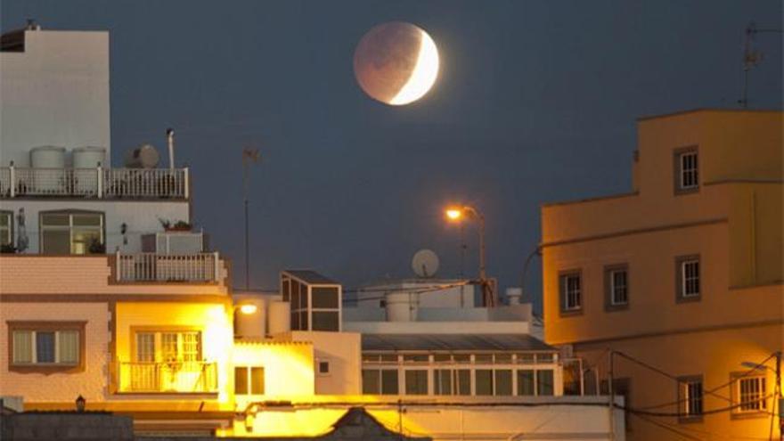 El primer eclipse lunar de 2013 será visible desde Canarias