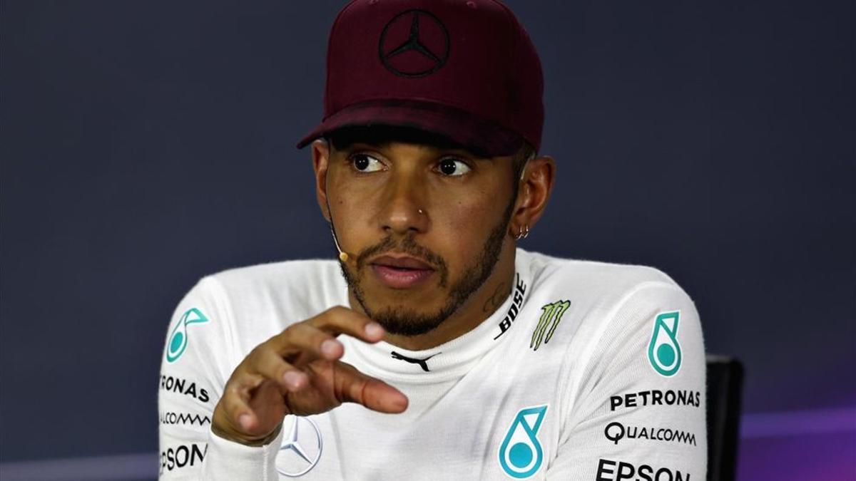 Hamilton no muestra sus cartas. Termina contrato a final de año