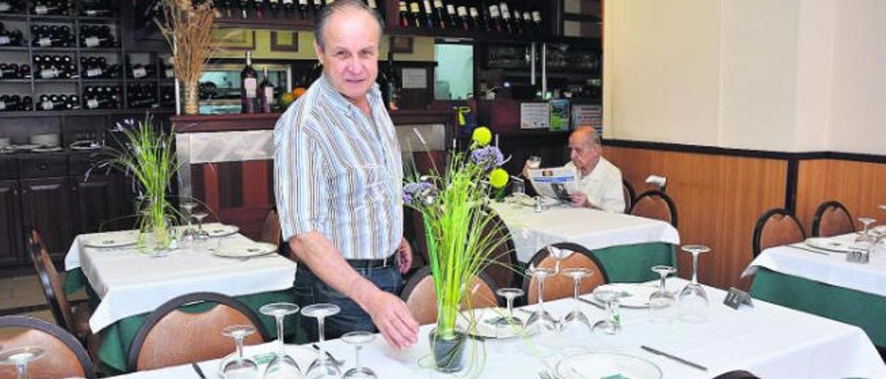 Isaías Santana Rodríguez en el comedor del restaurante Hermanos Rogelio el pasado martes.