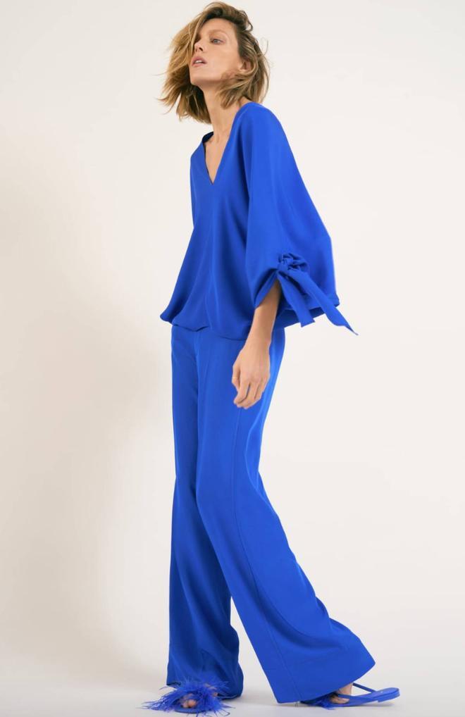 Blusa azul fluida de Zara