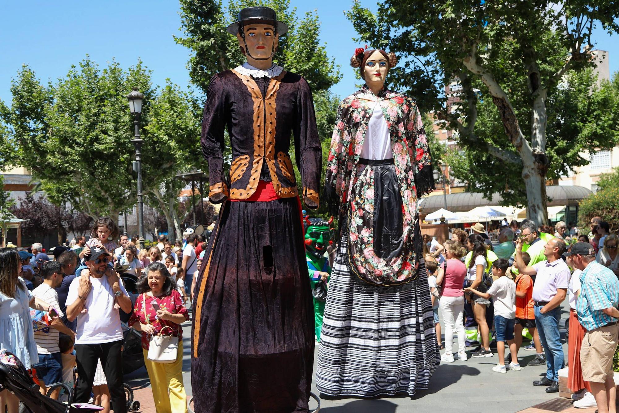 Gigantes y Cabezudos en Badajoz: una tradición que recuerdan los mayores y disfrutan los niños