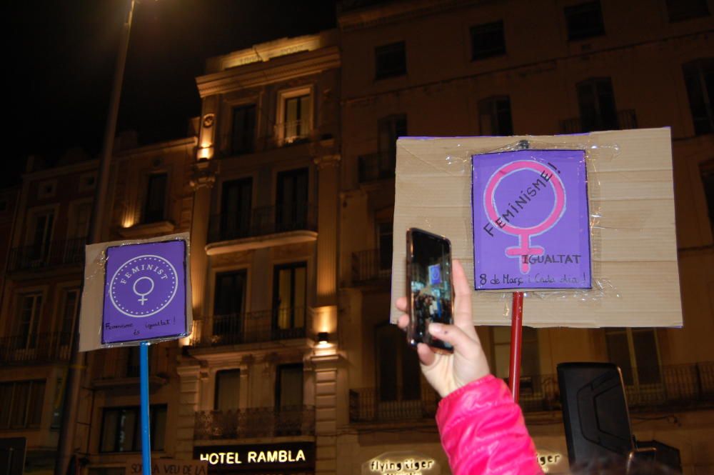 Multitudinària manifestació feminista a Figueres