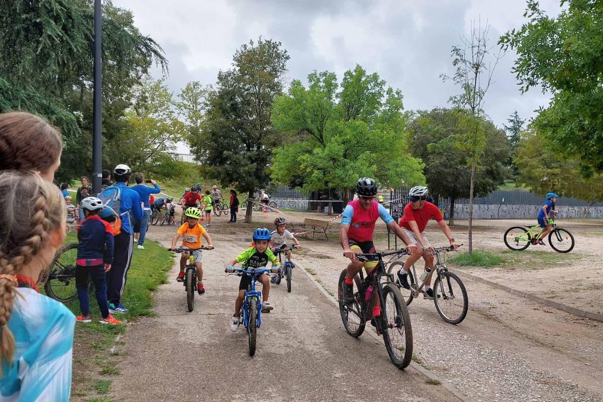 El Duatlón Familiar de Carabanchel se ha celebrado cinco años con gran éxito de participación