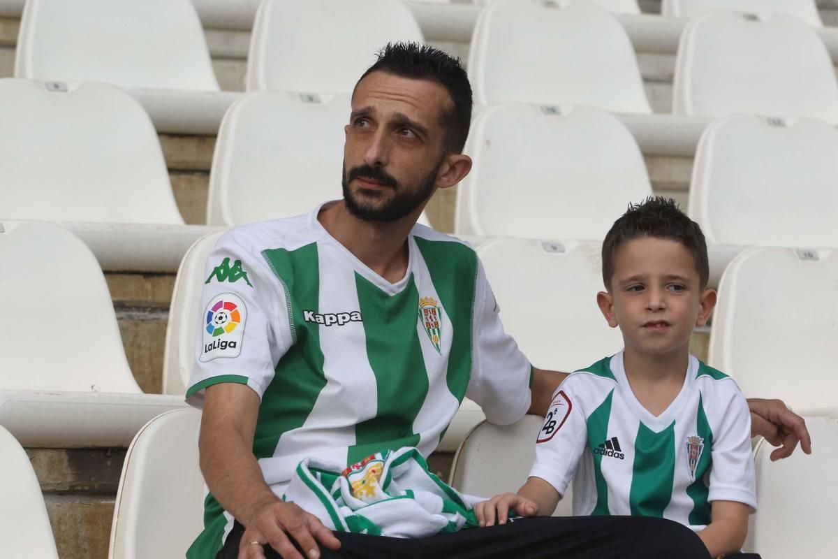 Los aficionados del Córdoba CF en el Arcángel