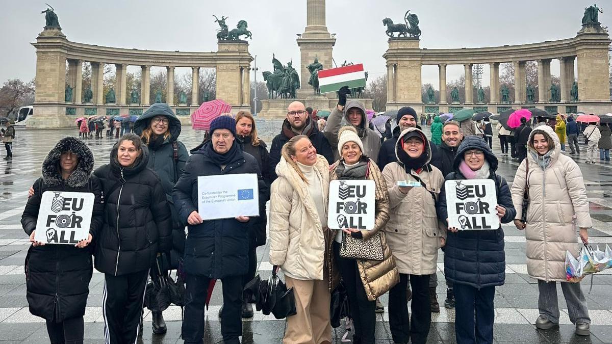 Foto de los docentes en Budapest.
