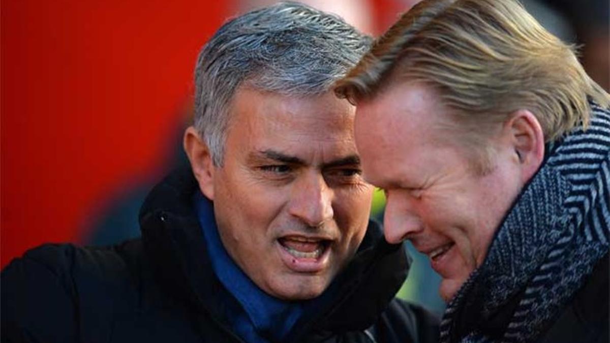 Ronald Koeman y Jose Mourinho se saludan antes del duelo entre el Southampton y Chelsea