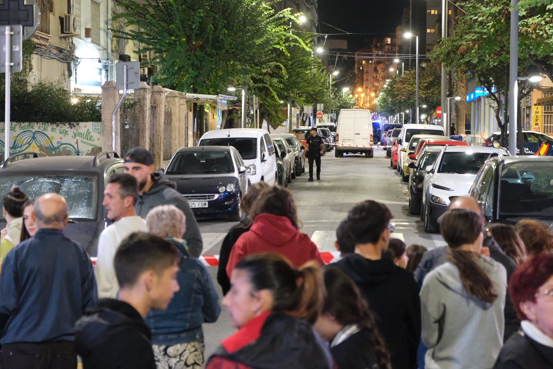 Vecinos desalojados y gran operativo policial en Elda por una granada de juguete