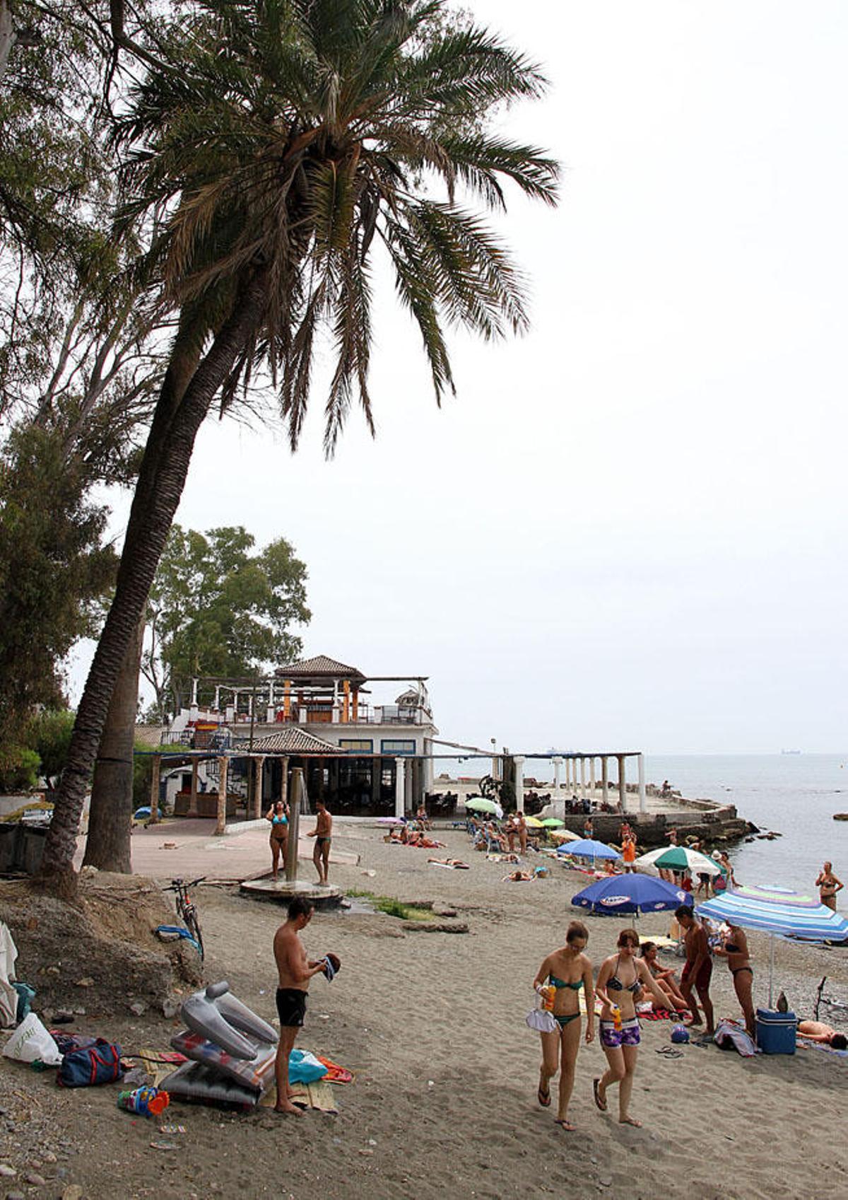 La playa y el balneario.