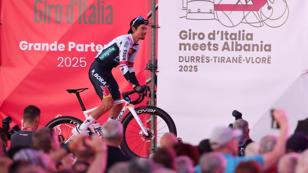 El Giro se lanza en Albania con el foco en el duelo entre Ayuso y Roglic.