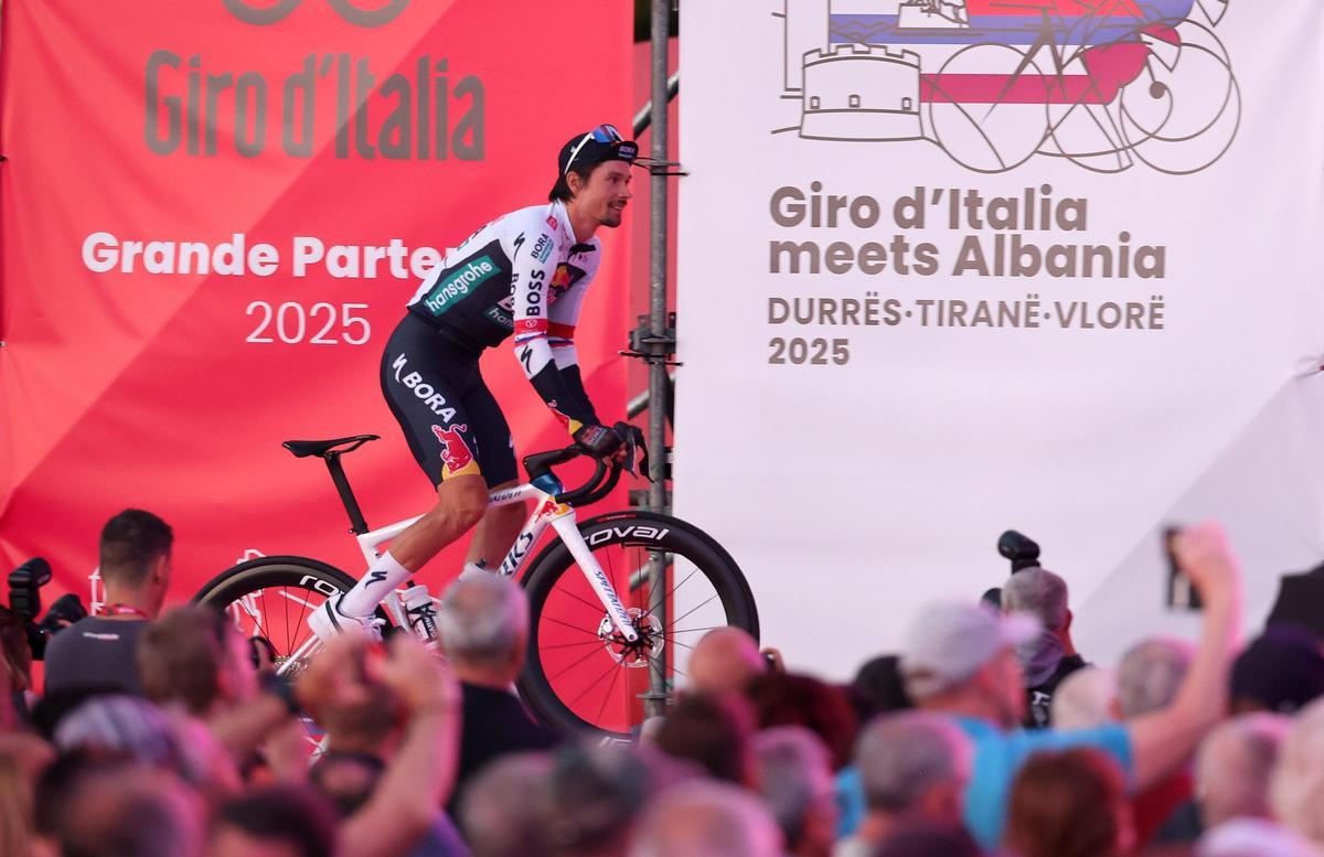 El Giro se lanza en Albania con el foco en el duelo entre Ayuso y Roglic.